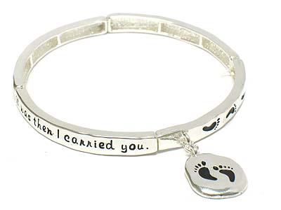 FOOTPRINT AND MESSAGE PRINTED STRETCH BRACELET WITH A CHARM