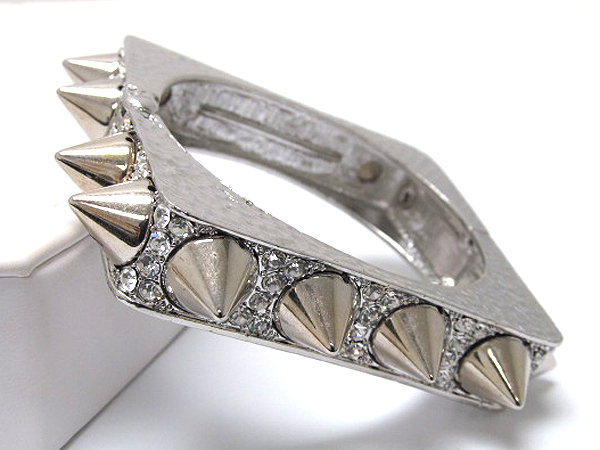 CRYSTAL AND METAL FASHION SPIKES WITH HAMMERED ON SIDE SQUARE FASHION DESIGNER STYLE HINGE BANGLE