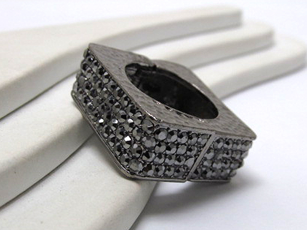 Multi crystal and metal hammered square on side fashion designer style stretch ring