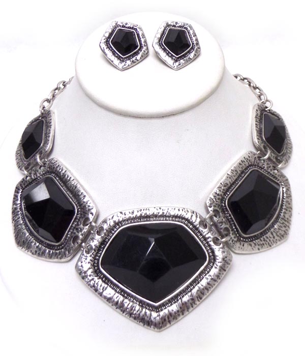 Large flat linked stones necklace set