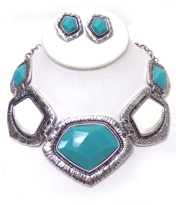 Large flat linked stones necklace set