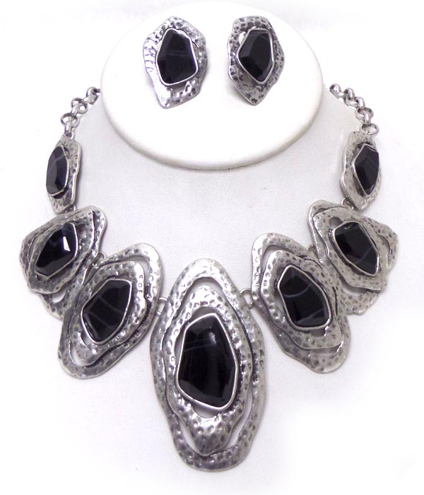 Layer metals w1ith stone center necklace set