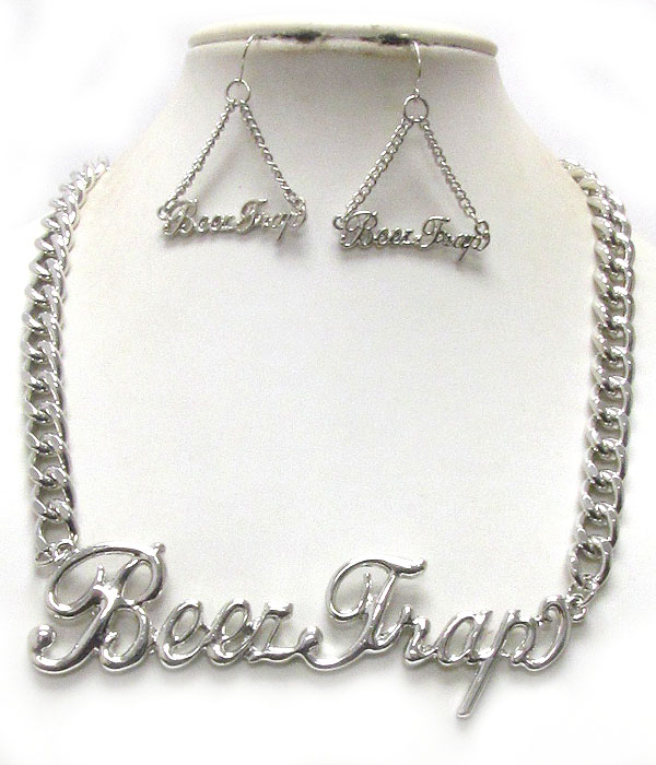 BEEZ TRAP LARGE METAL PENDANT AND THICK CHAIN NECKLACE EARRING SET