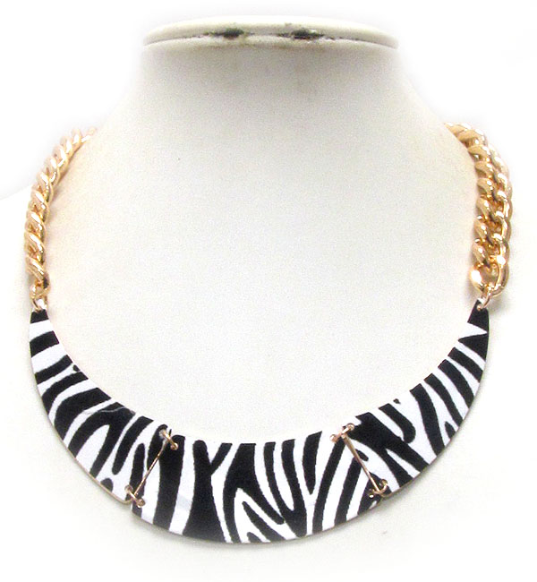Animal print half chocker necklace