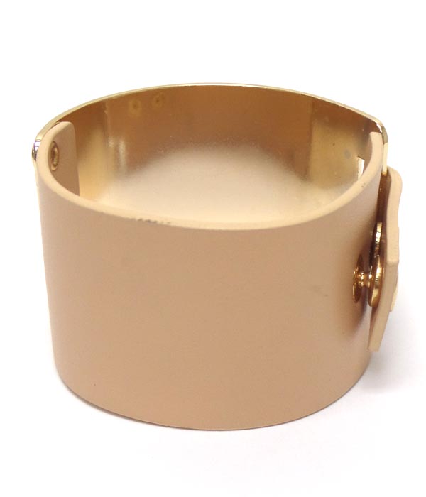 Leather type with bold metal bar button bracelet