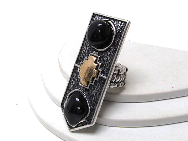 Metal rectangle point end azteca patern and two round stone stretch ring -western