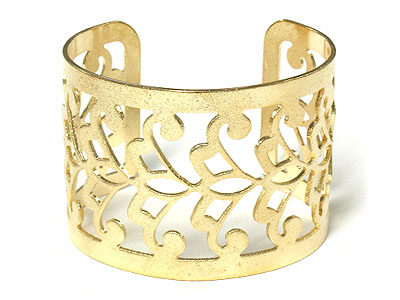 Matte gold floral casting bangle bracelet