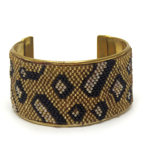 Leopard bead pattern cuff