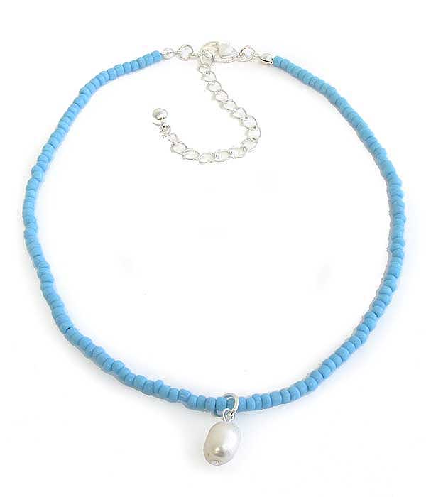 Freshwater pearl pendant and seedbead chain choker necklace