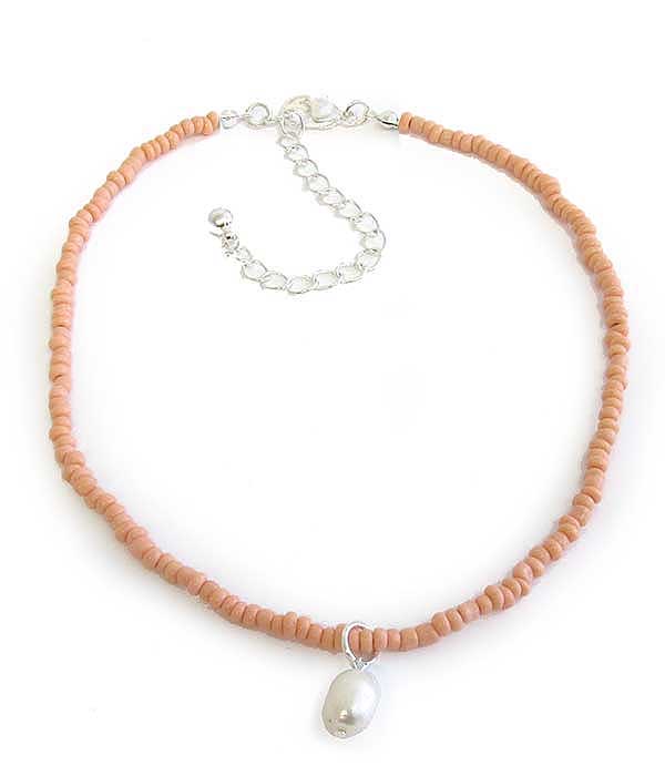 Freshwater pearl pendant and seedbead chain choker necklace