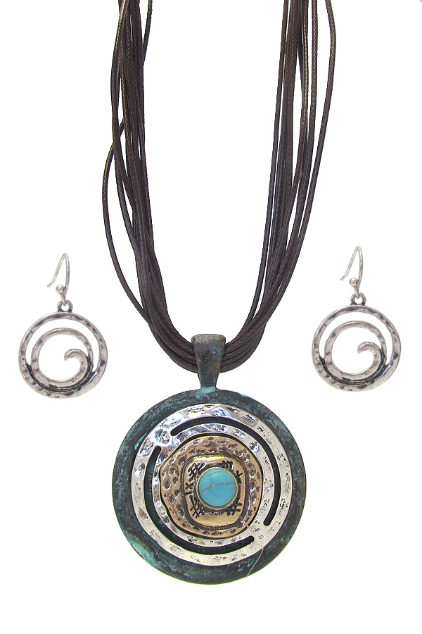 Turquoise center metal disc pendant necklace set