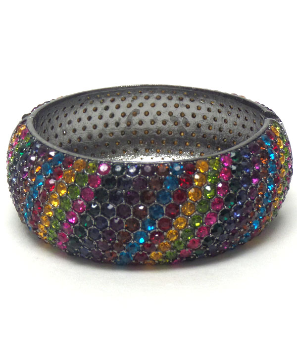Multi crystal pave magnetic bangle 