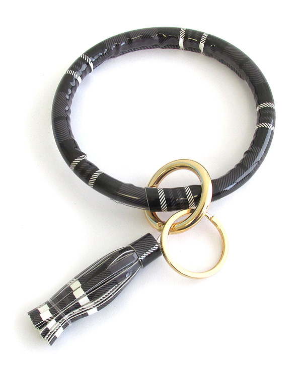 Keyring leatherette bangle bracelet with key chain - plaid