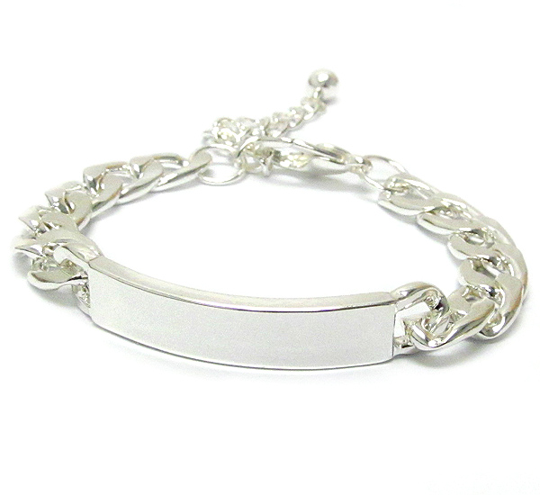 Curved metal plate and thick chain bracelet