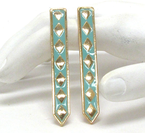 Epoxy deco metal bar earring 