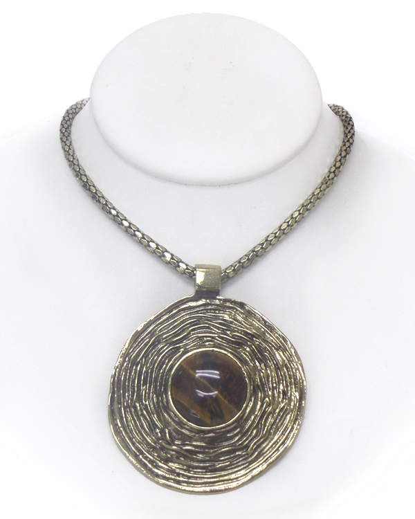 Round casting with stone center necklace