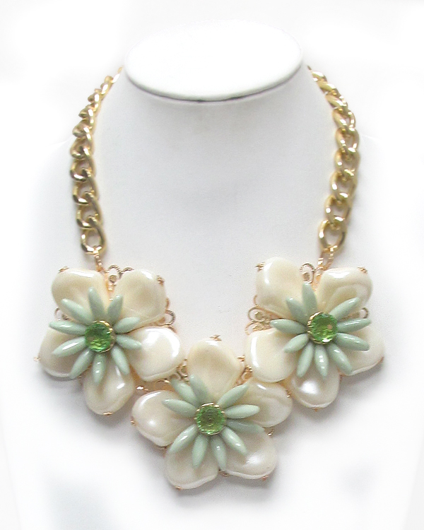 Crystal center chunky flower chain necklace