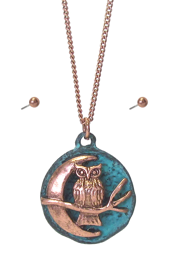 VINTAGE METAL DISC PENDANT NECKLACE - OWL