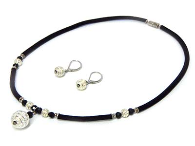 METAL BALL DECO SUEDE SIMPLE WIRE NECKLACE WITH MAGNET CLASP AND EARRING SET