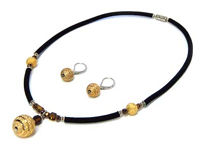 METAL BALL DECO SUEDE SIMPLE WIRE NECKLACE WITH MAGNET CLASP AND EARRING SET