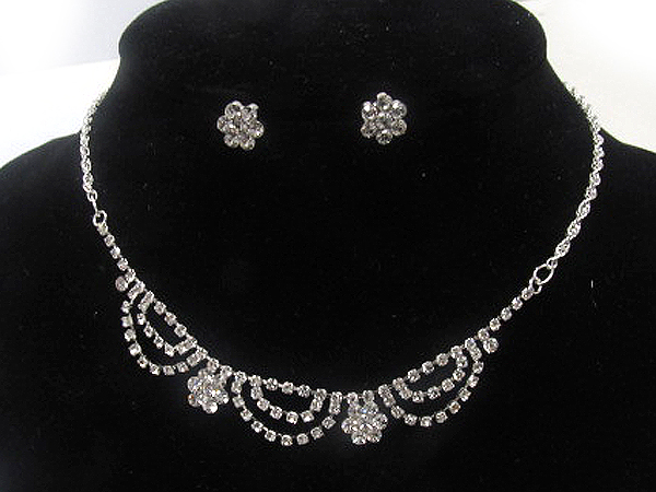 RHINESTONE TRIPLE OVAL PATERN AND TWO FLOWERS PARTY CHAIN NECKLACE EARRING SET