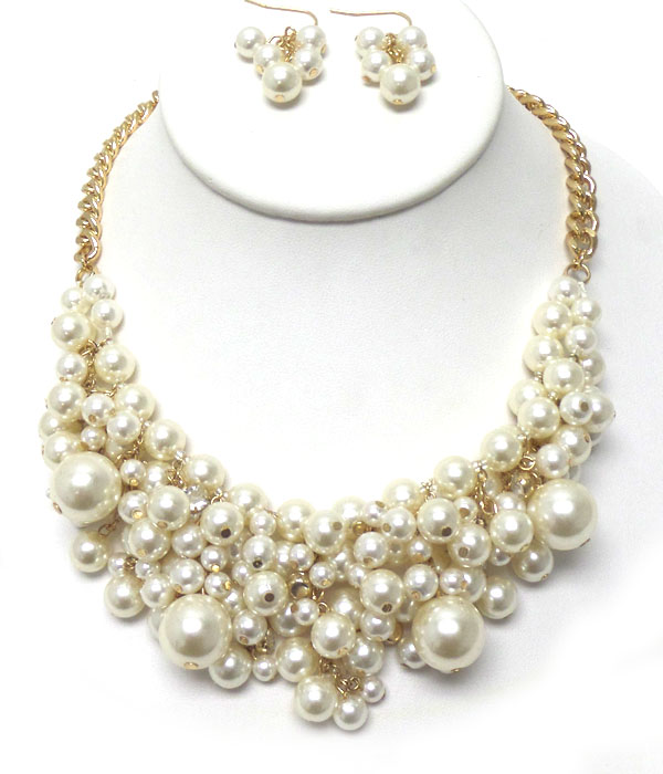 Chunky pearl bib necklace set