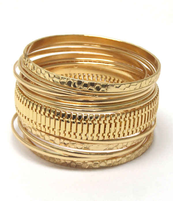 Multi row mixed metal bangle set