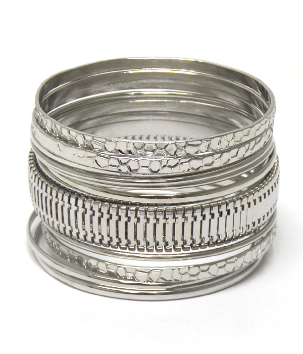 Multi row mixed metal bangle set