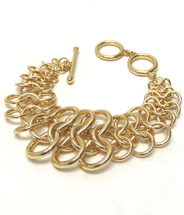 Thick metal chain bracelet