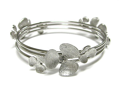 Scratch metal flower deco triple line bangle - brass metal