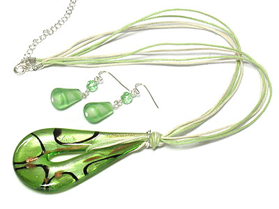 Glass art deco necklace and earring set