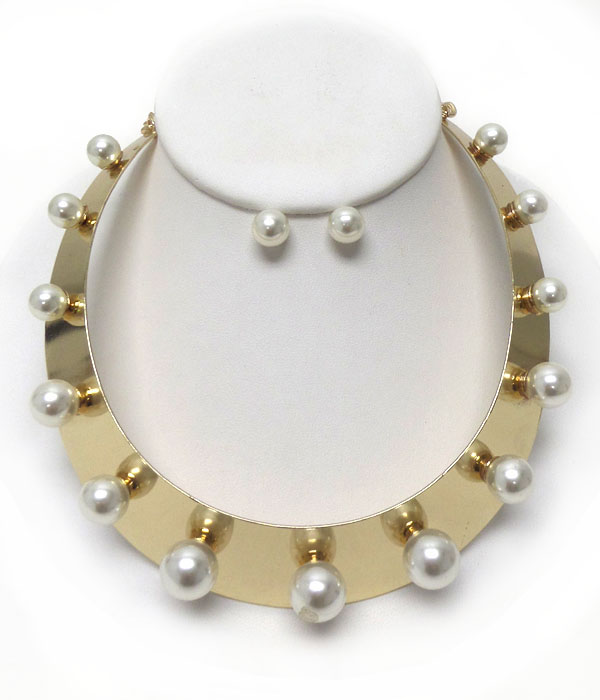 Bold metal pearl choker necklace set