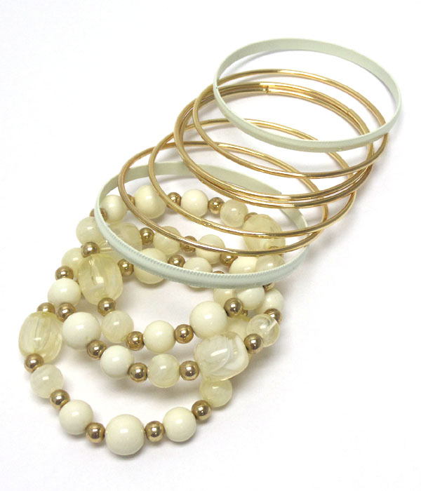 Acrylic stretch and metal bangle set
