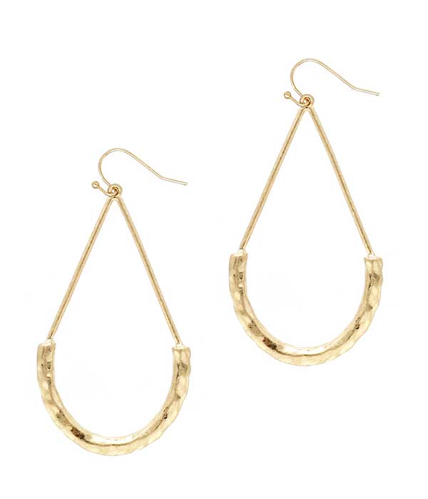 Metal teardrop earring
