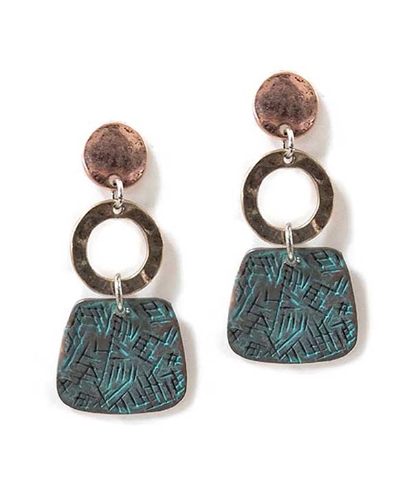 TEXTURED METAL PLATE AND RING LINK DROP EARRING