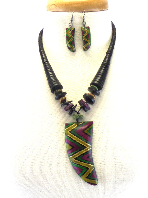 Aztec pattern wood pendant and beads necklace earring set -western