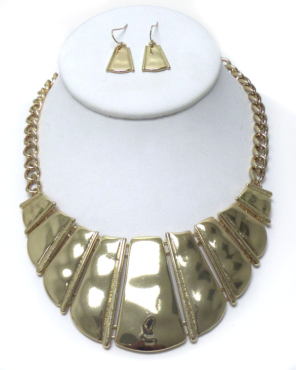 Gradual metal necklace set