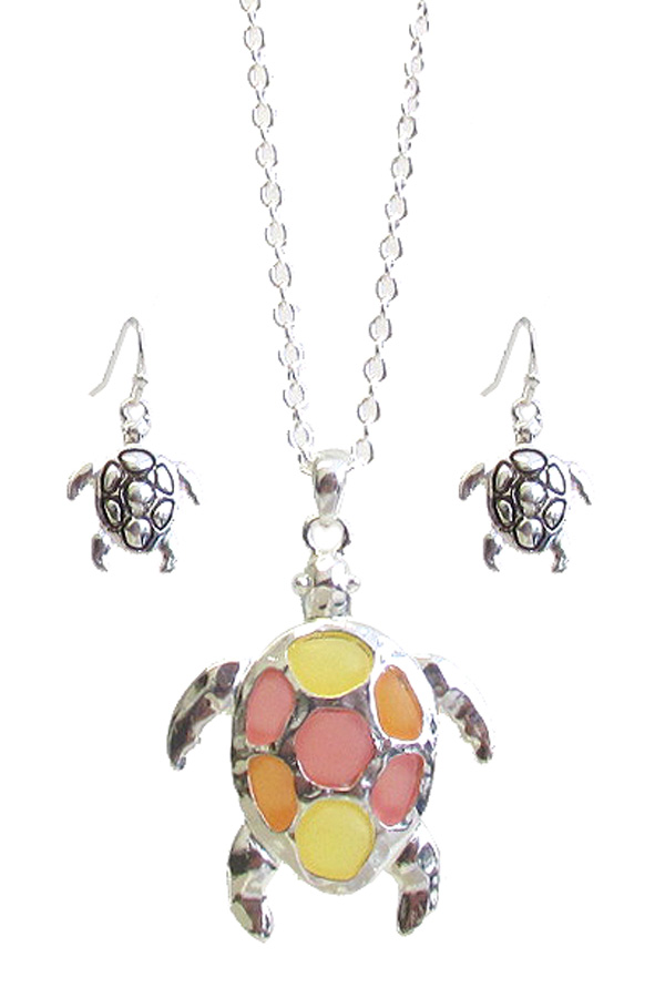 Seaglass turtle pendant necklace set sea glass