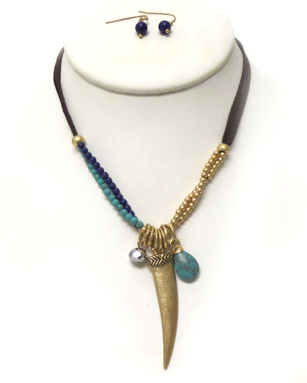 Metal horn charm necklace set