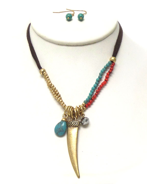Metal horn charm necklace set