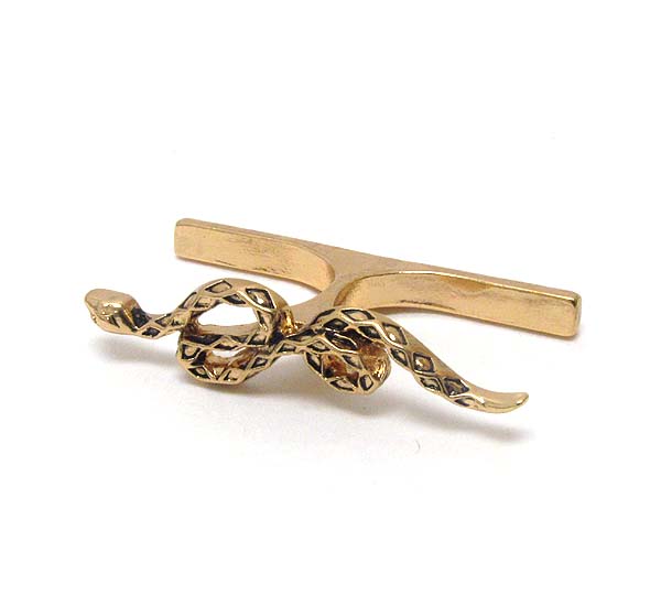 Textured metal snake double finger ring