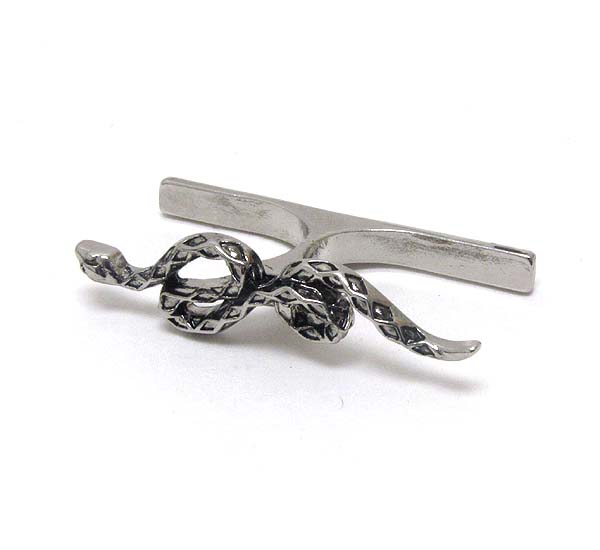 Textured metal snake double finger ring