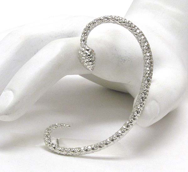 Metal snake earcuff