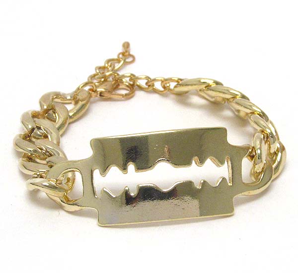Plain metal razor and thick chain bracelet