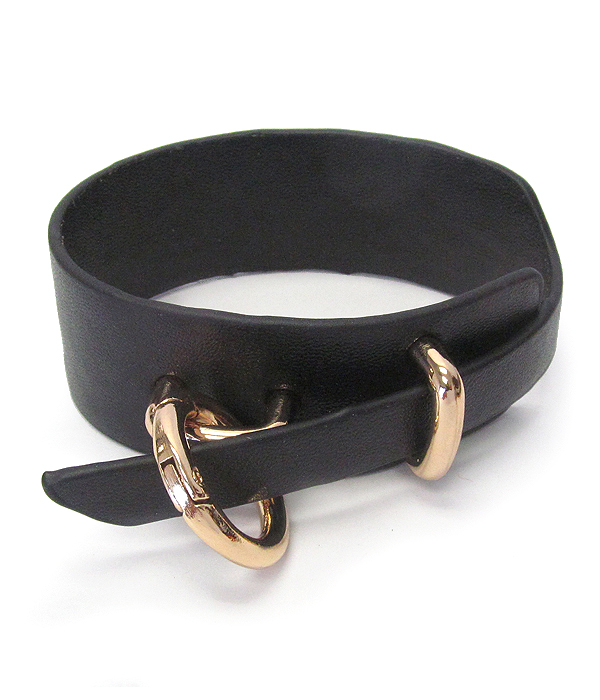 FAUX LEATHER AND METAL RING BRACELET