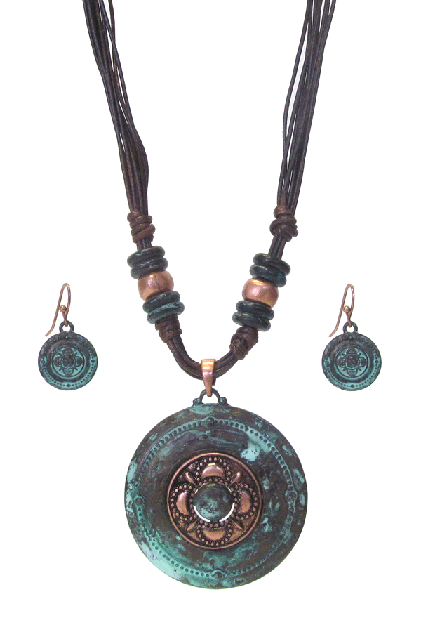 METAL DISC PENDANT AND MULTI CORD NECKLACE SET