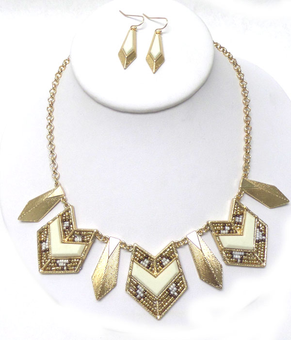 TRIBAL STYLE WITH SEED AND METAL SHAPES NECKLACE SET