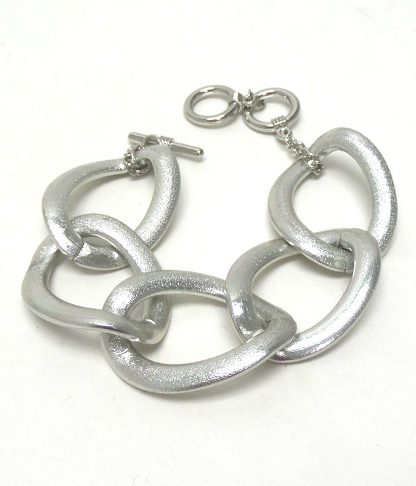 Thick metal chain bracelet
