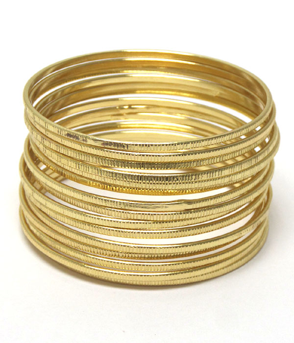 Multi row metal bangle set