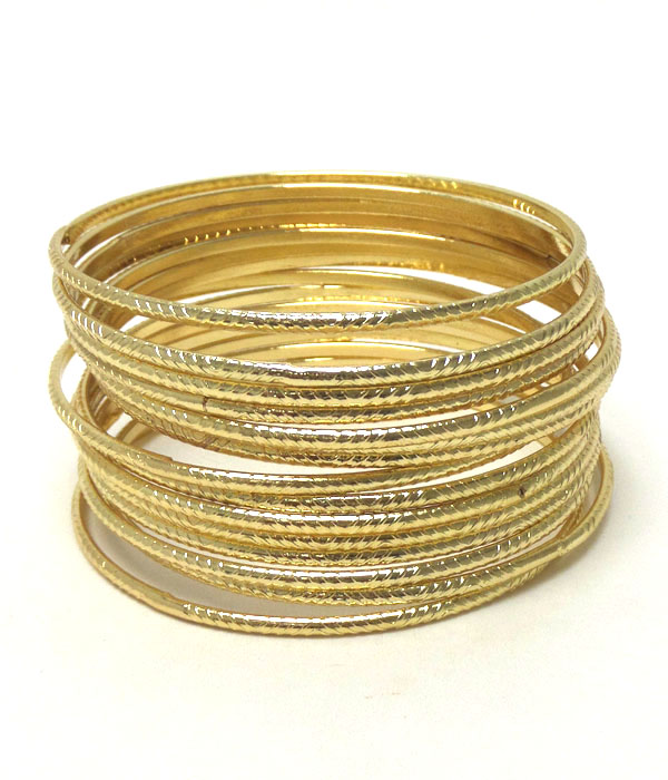 Multi row metal bangle set